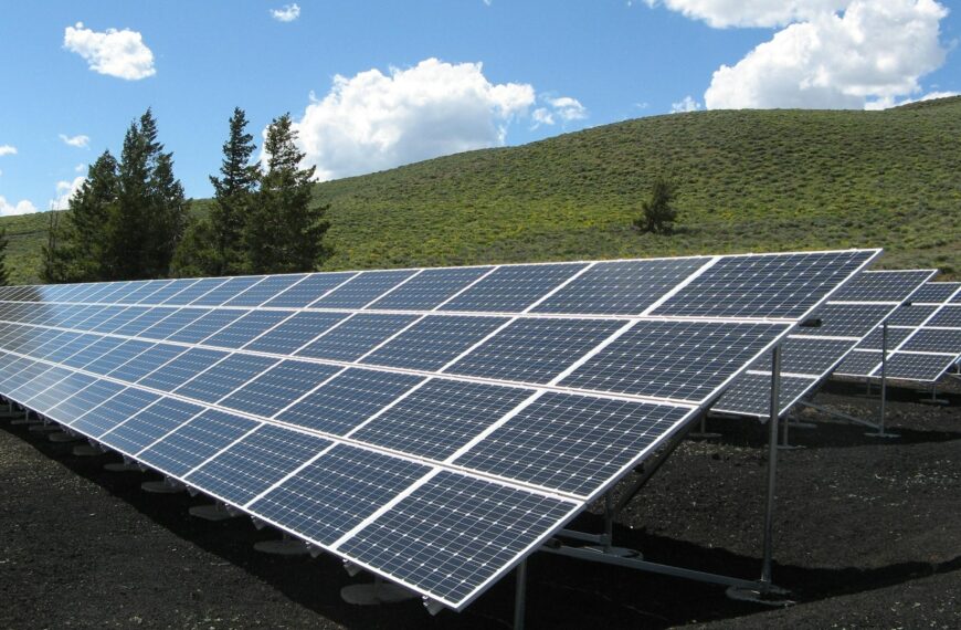 Solar Panel Manufacturers Await US Rules on Subsidies