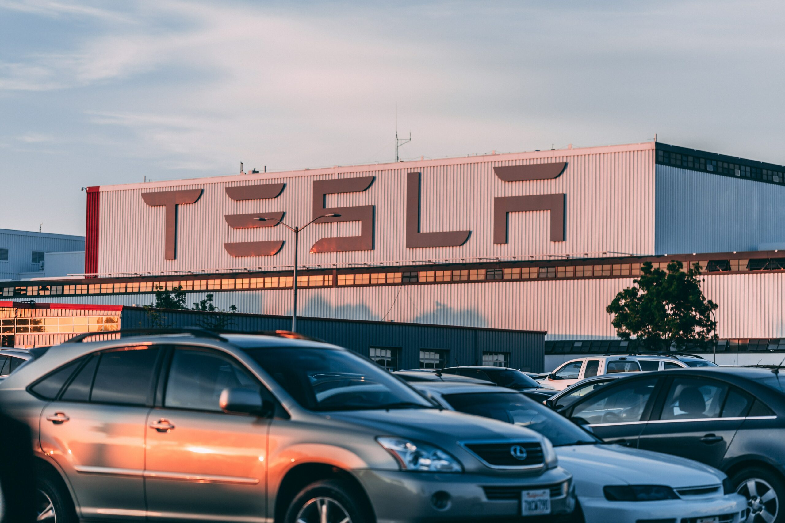 Read more about the article Tesla Threatens Core Lithium with Lawsuit