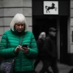 fileName-lloyds-to-buy-out-schroders-from-underperforming-uk-wealth-venture-1759429478722