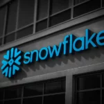 fileName-snowflake-stock-jumps-6-on-strategic-ai-partnership-with-palantir-1760619957562