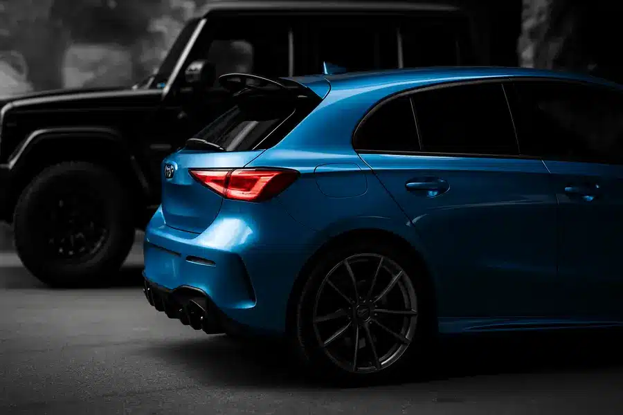 fileName-Ford-and-GM-Pivot-to-Direct-Sales-Model-Challenging-Teslas-Retail-Dominance-1768486256705