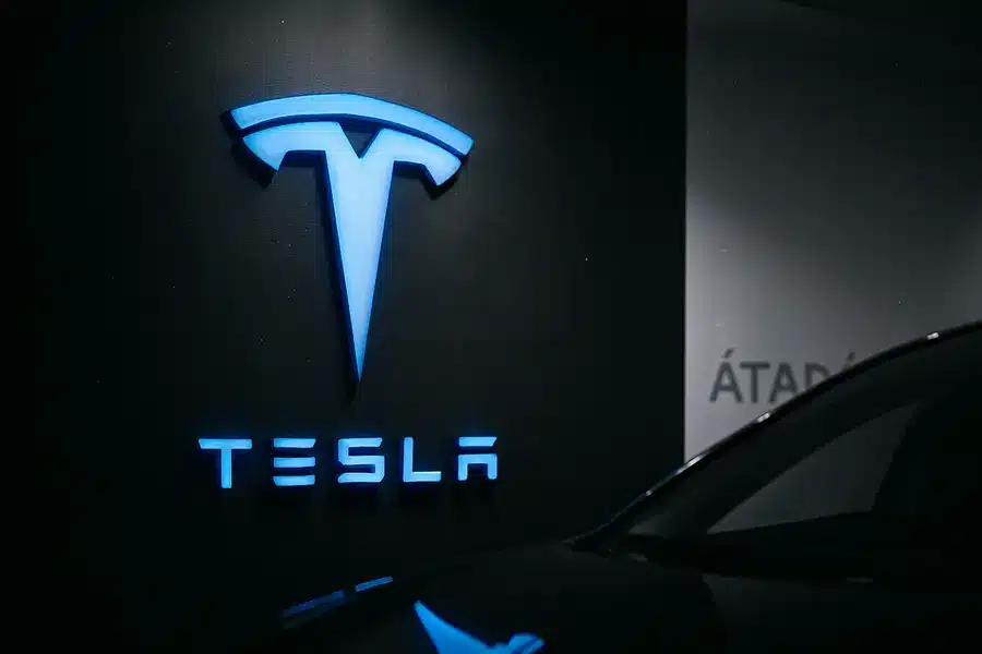 fileName-Tesla-Stock-Rises-Despite-Warning-of-Ugly-Earnings-Ahead-1769522824420