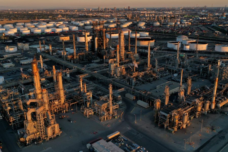 107387063-17103533112022-03-12t184527z_1688388163_rc2h0t9kazmz_rtrmadp_0_ukraine-crisis-usa-gasoline.jpeg