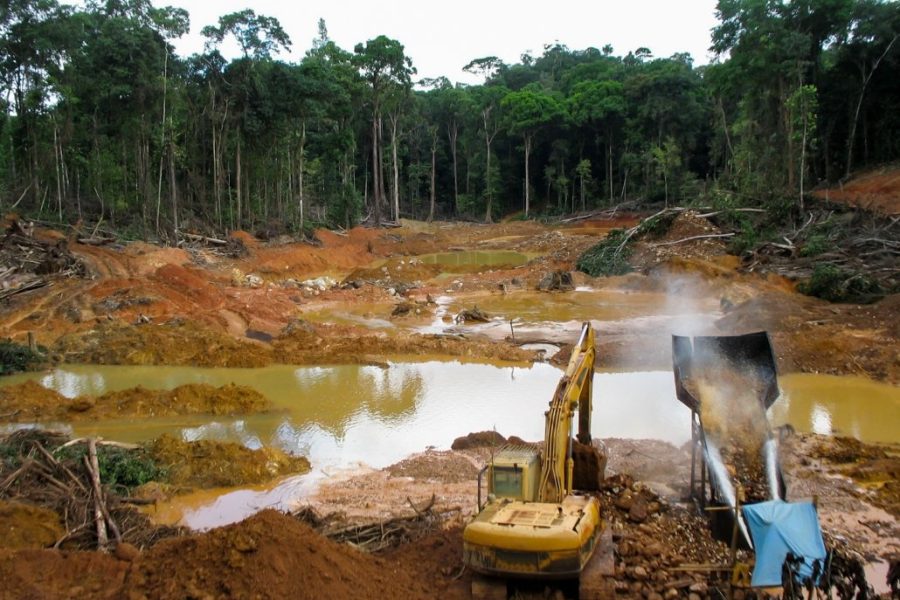 Gold-mining-in-the-Amazon-Rainforest