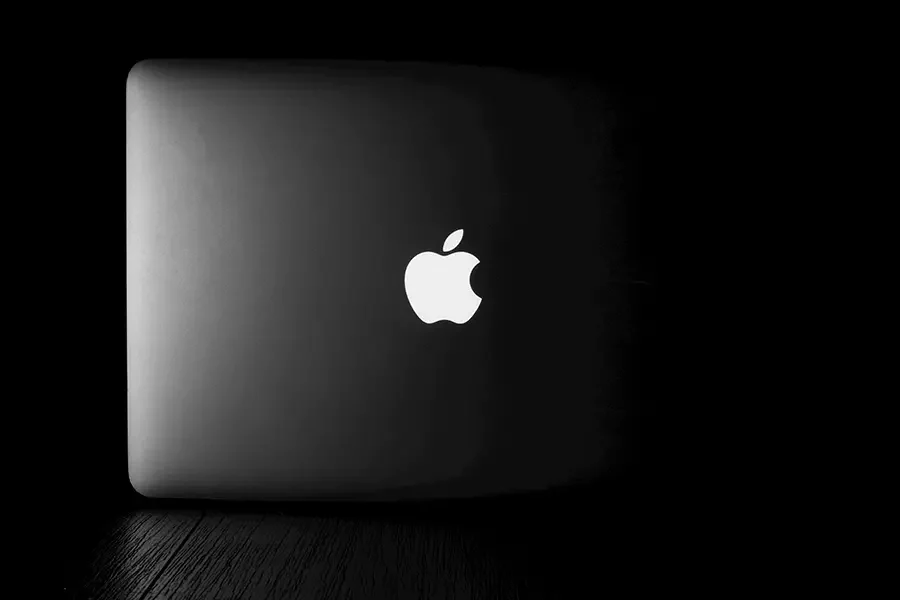 apple-tech giant